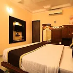 Eminence Palm Residency - 1 Km From City Center