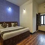 Oyo 17080 The Lasa Grand