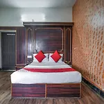 Oyo 17080 The Lasa Grand