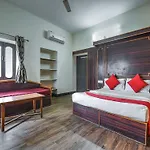 Oyo 17080 The Lasa Grand