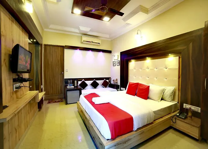 Eminence Palm Residency - 1 Km From City Center