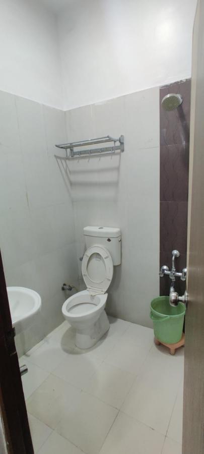 Raj Darbar Hotel *