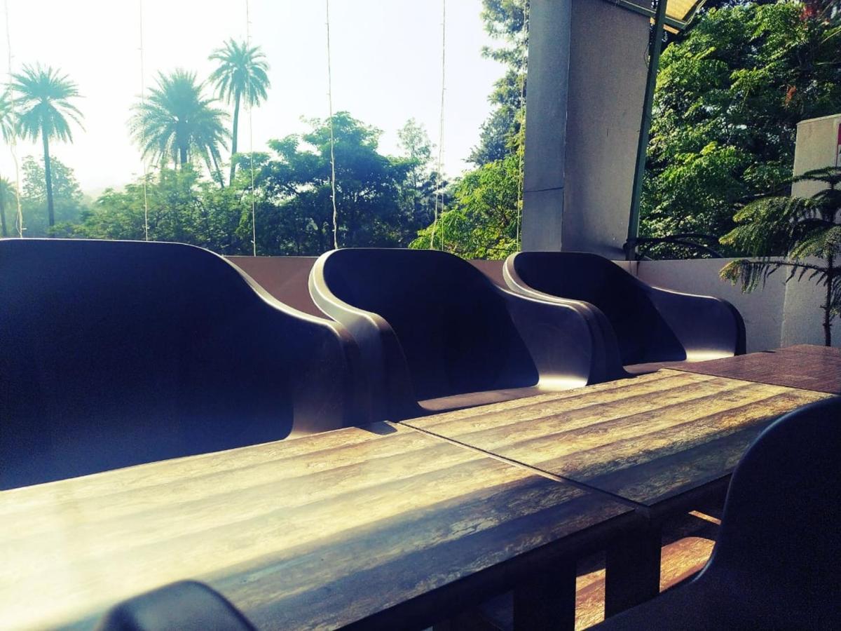 Hotel Raj Darbar *