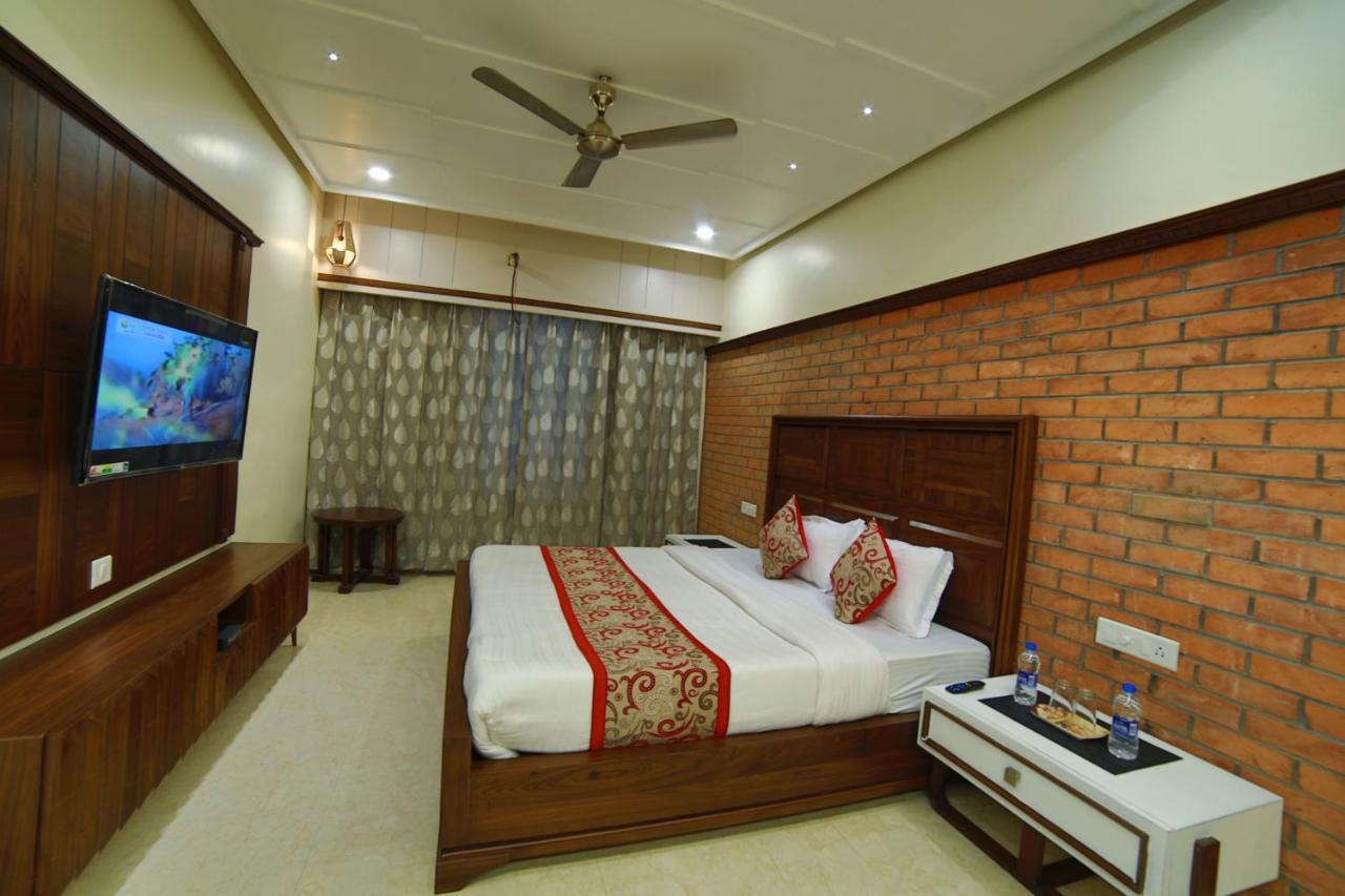 Mid Town Inn Hotel 3*