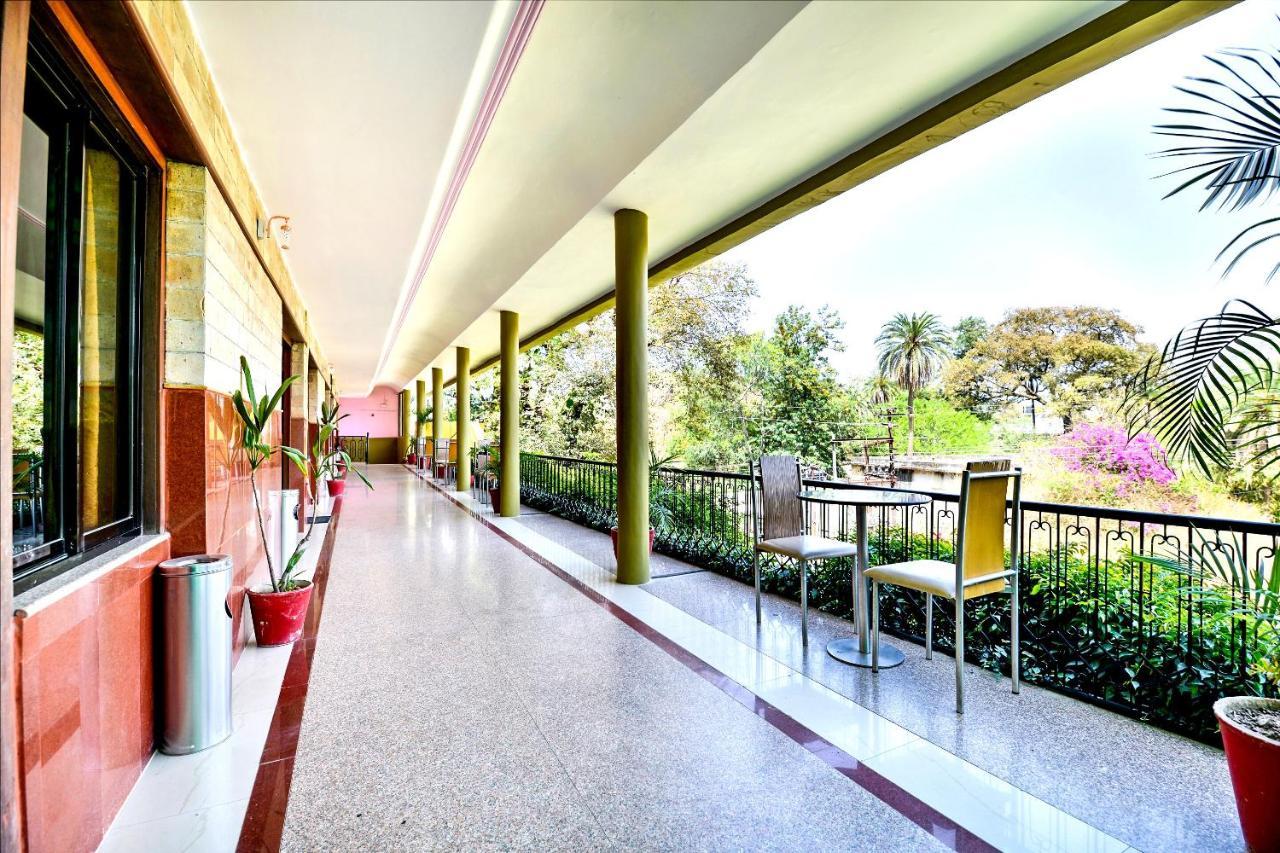Oyo 13552 Aradhana Hotel 3*