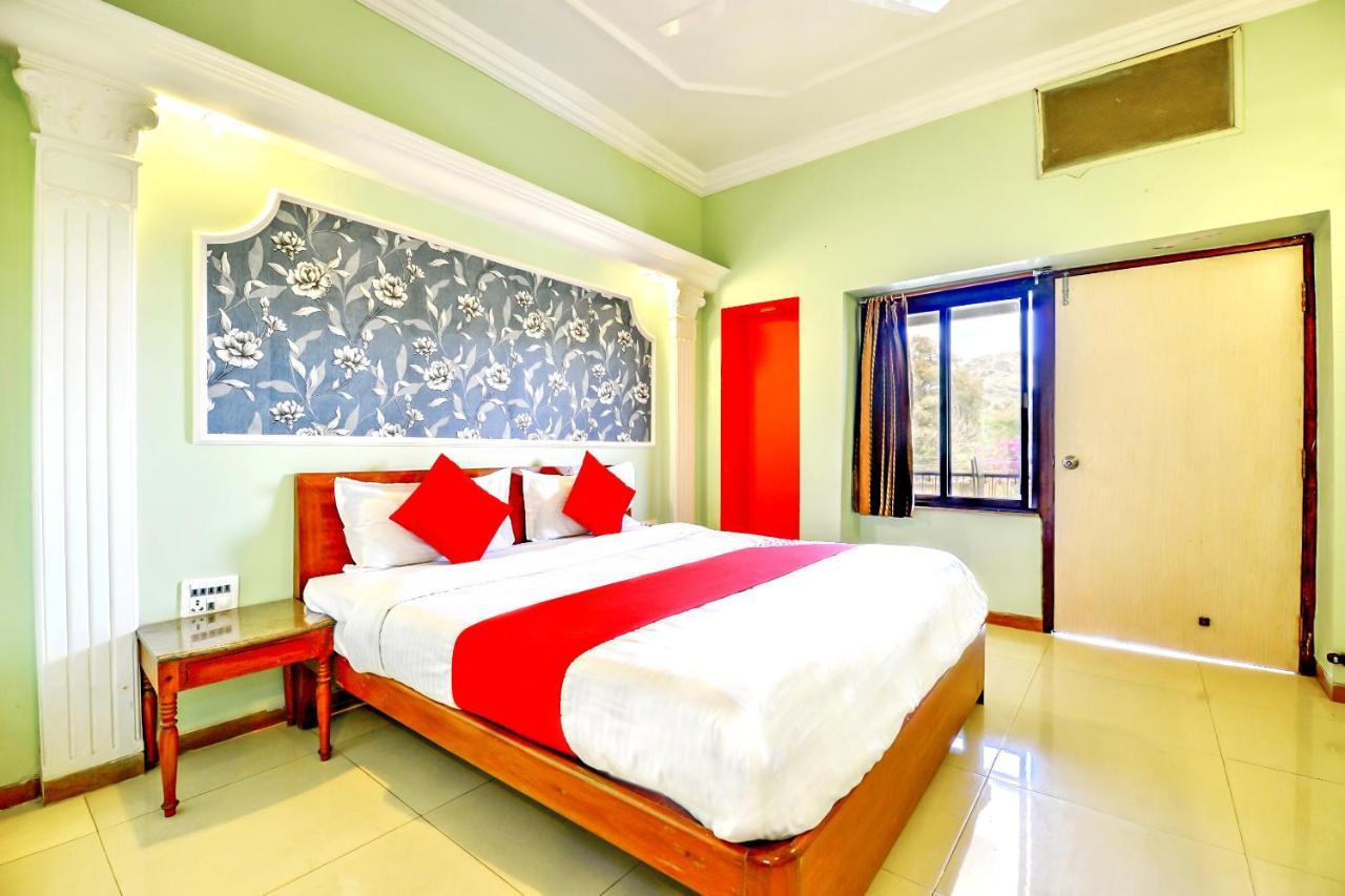 Oyo 13552 Aradhana Hotel