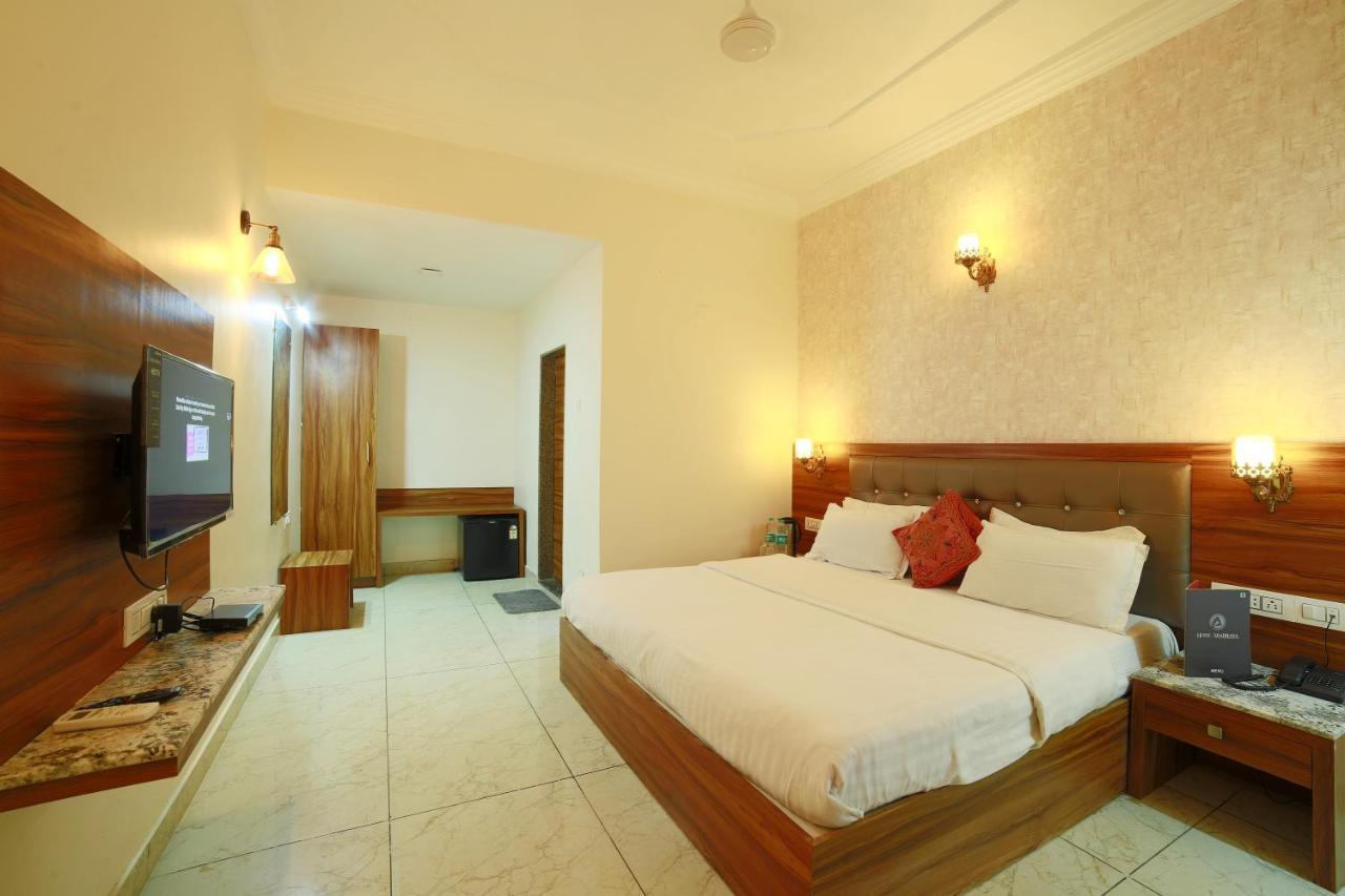 Aradhana 3*