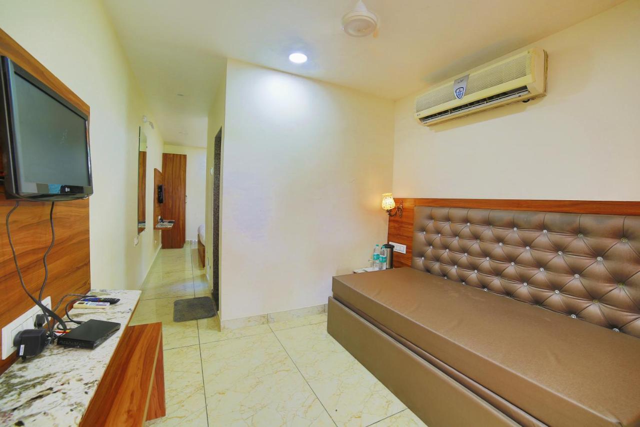 Hotel Aradhana 3*