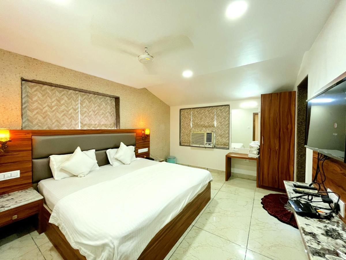 Hotel Aradhana 3*