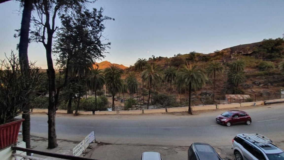 Golden Veena- Mount Abu- 1 Km From Nakki Hotel