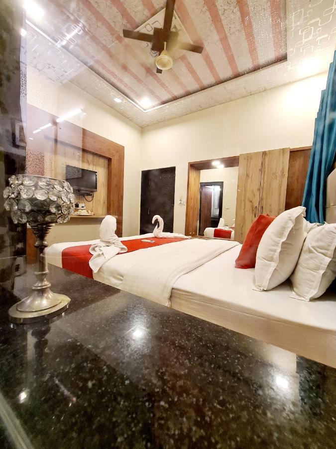 Eminence Palm Residency - 1 Km From Center Hotel 3*