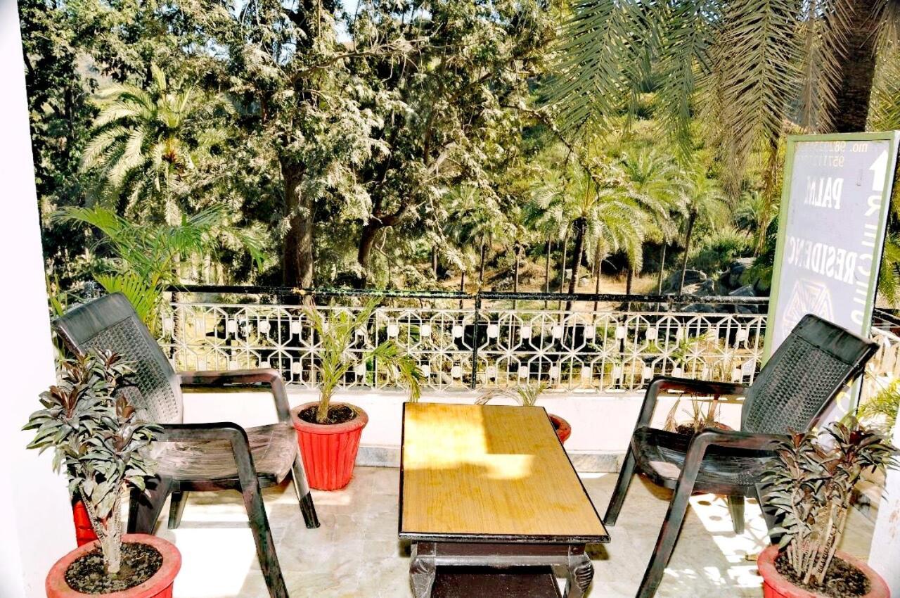 Eminence Palm Residency - 1 Km From Center 3*