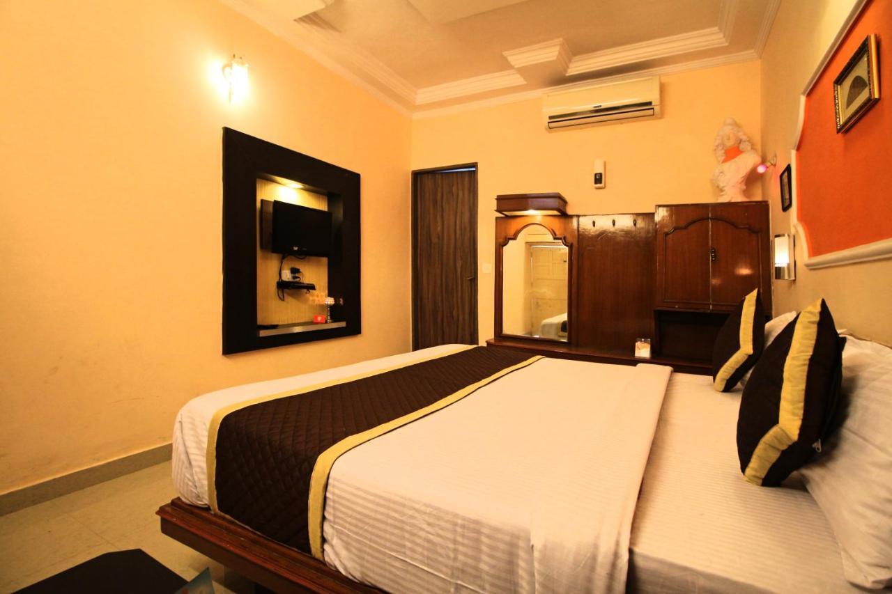 Eminence Palm Residency - 1 Km From Center