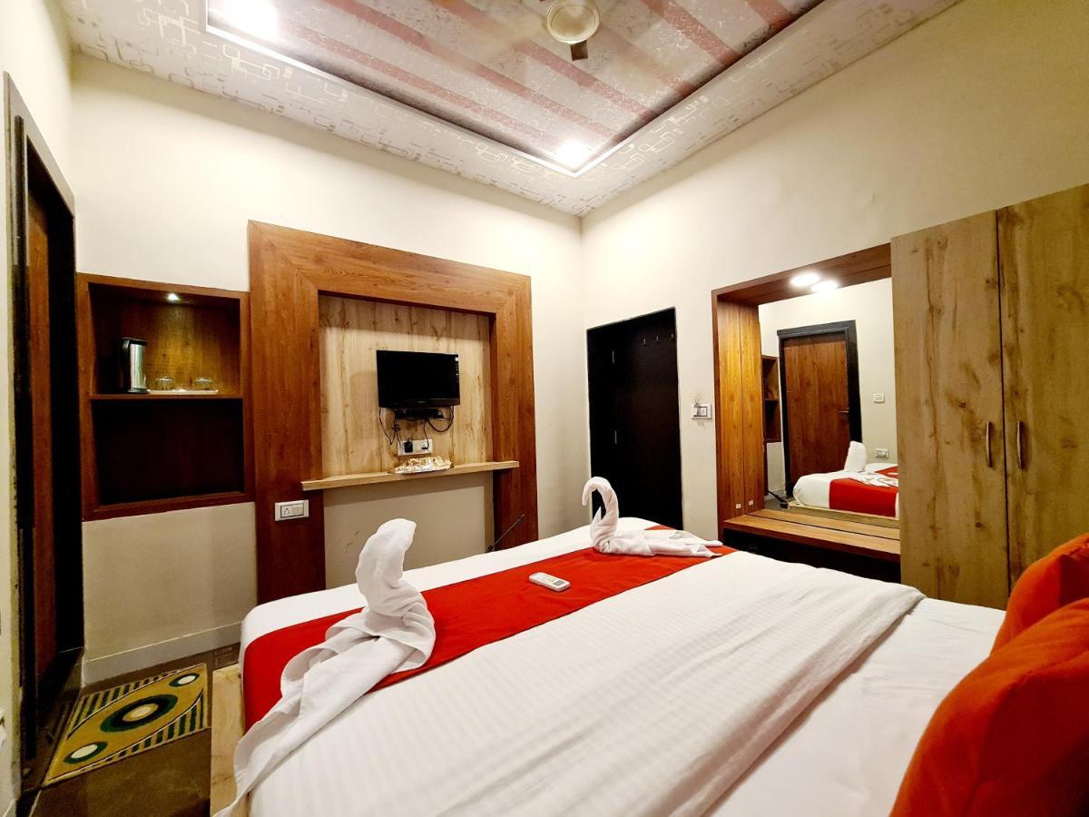 Eminence Palm Residency - 1 Km From Center Hotel 3*