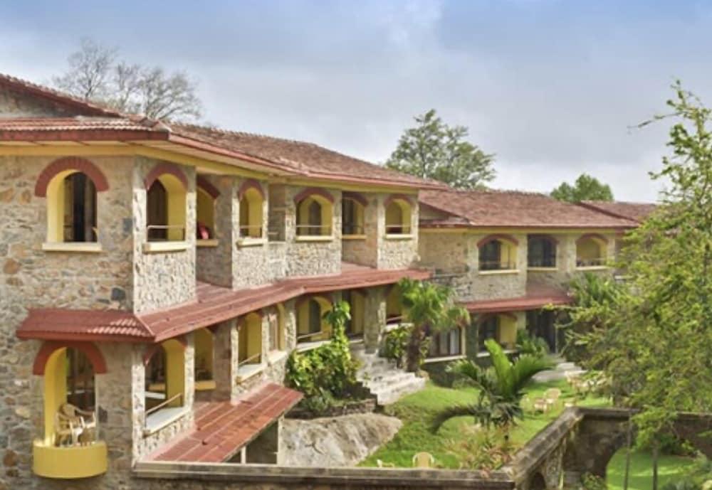 Hotel Cama Rajputana Club 4*