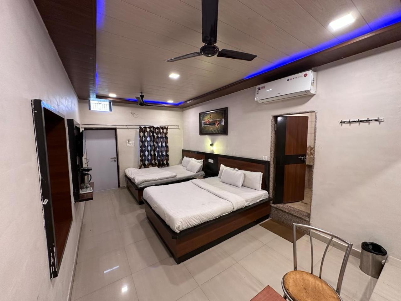 Golden Veena- Mount Abu- 1 Km From Nakki Hotel