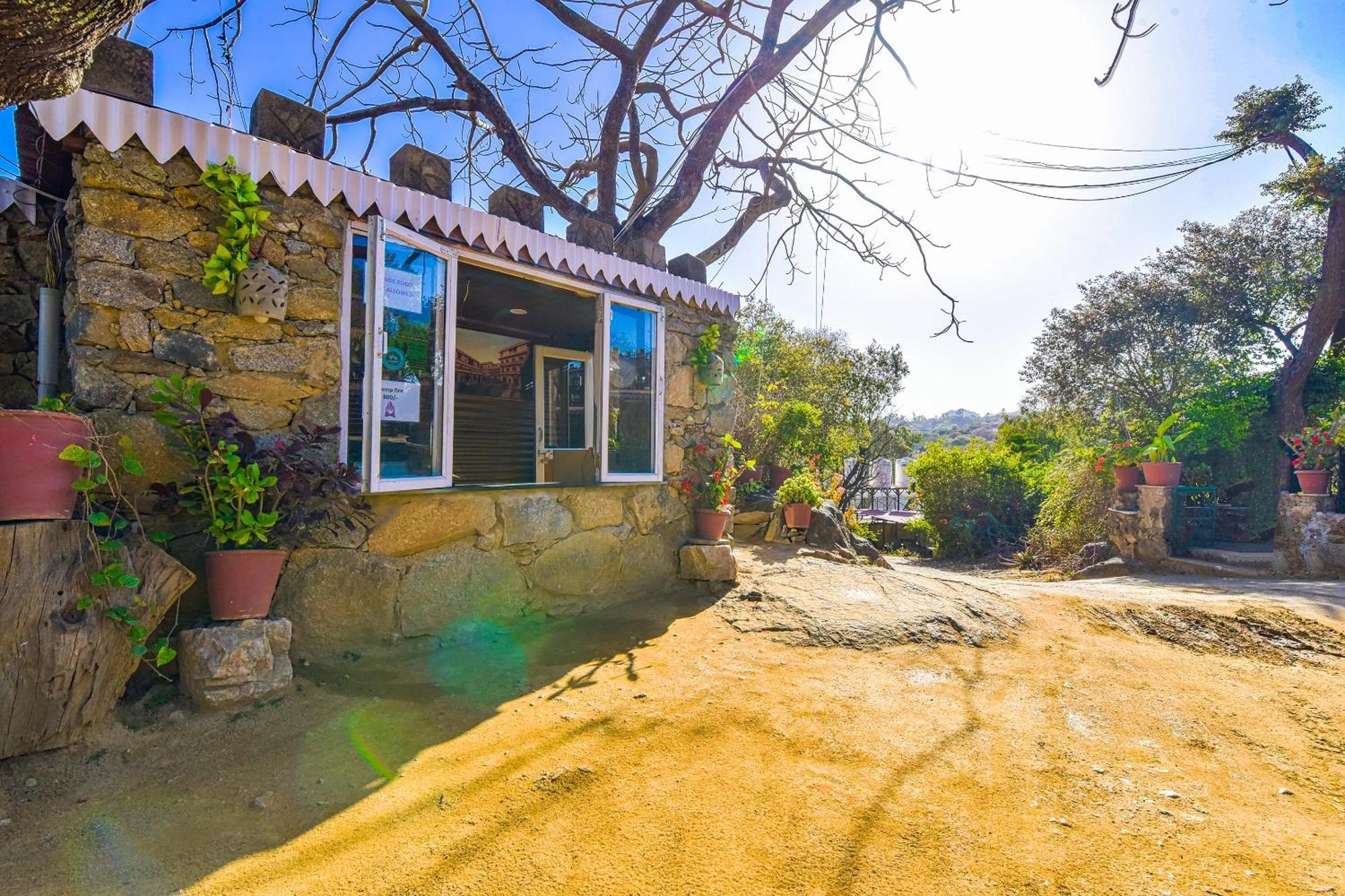 Castlle Rock, Hotel Mount Abu