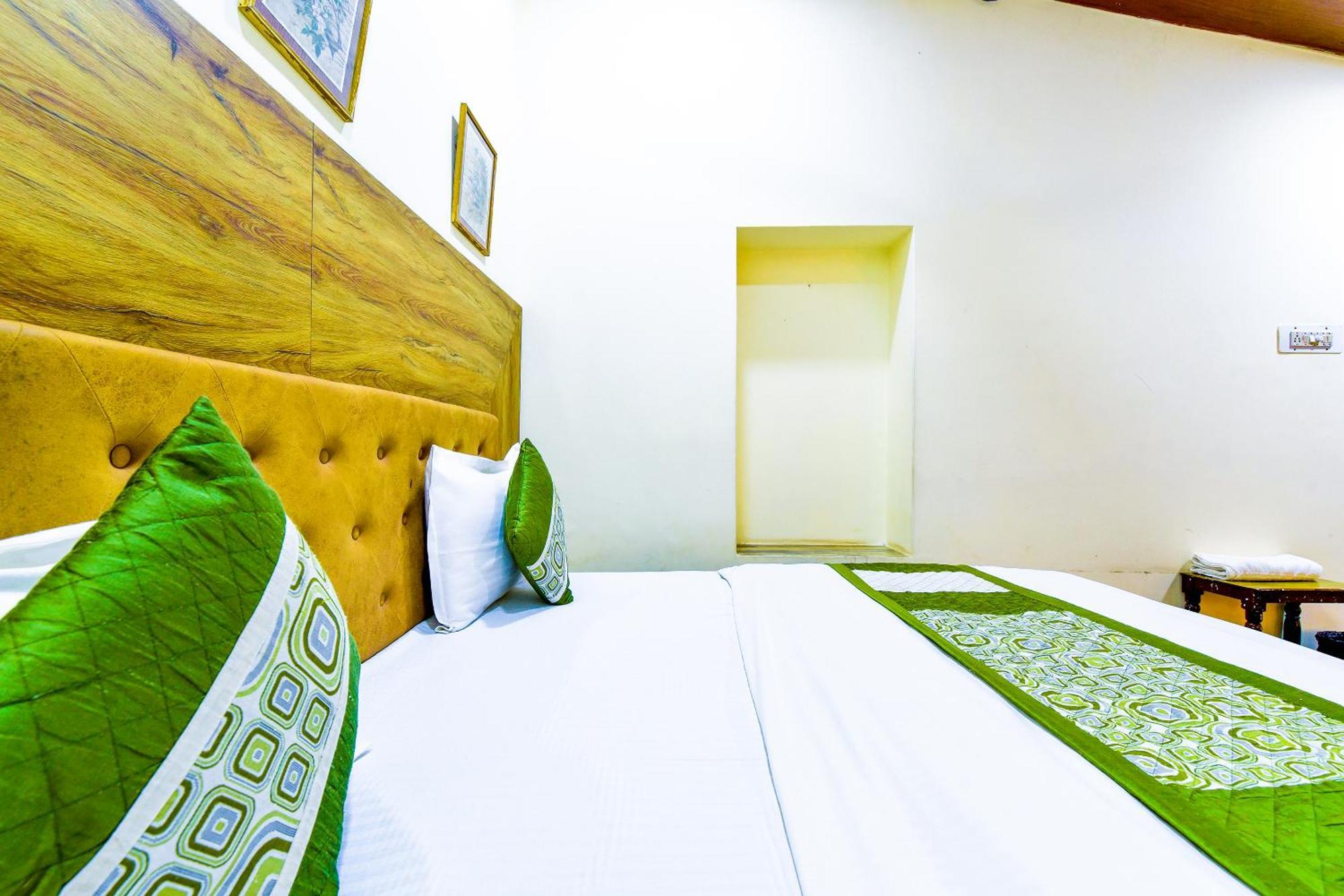 Hotel Castlle Rock, Mount Abu