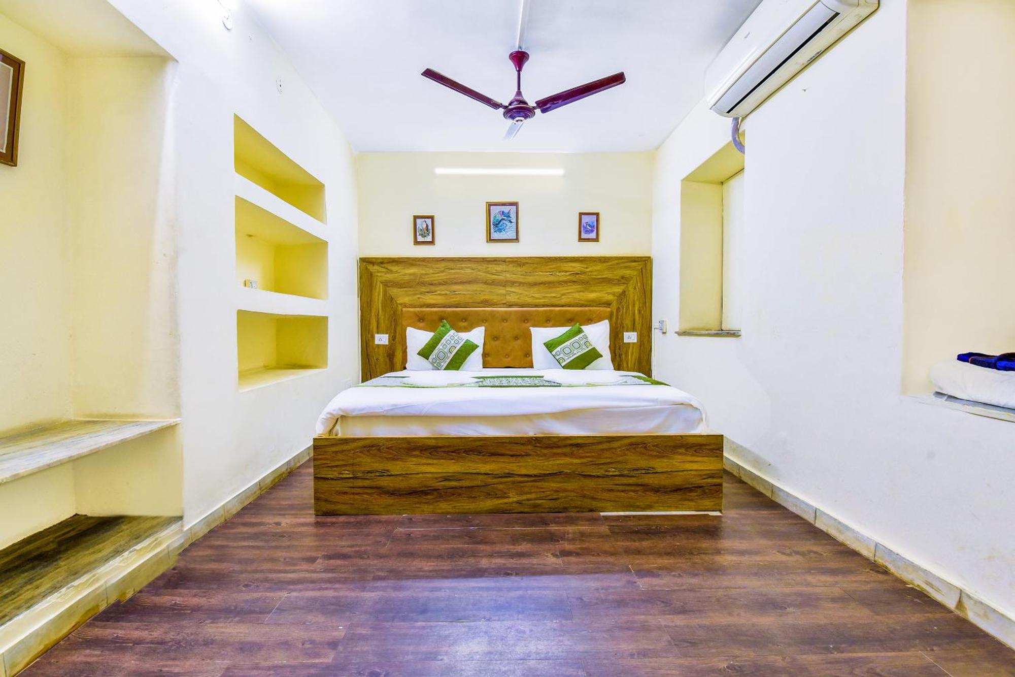 Castlle Rock, Hotel Mount Abu