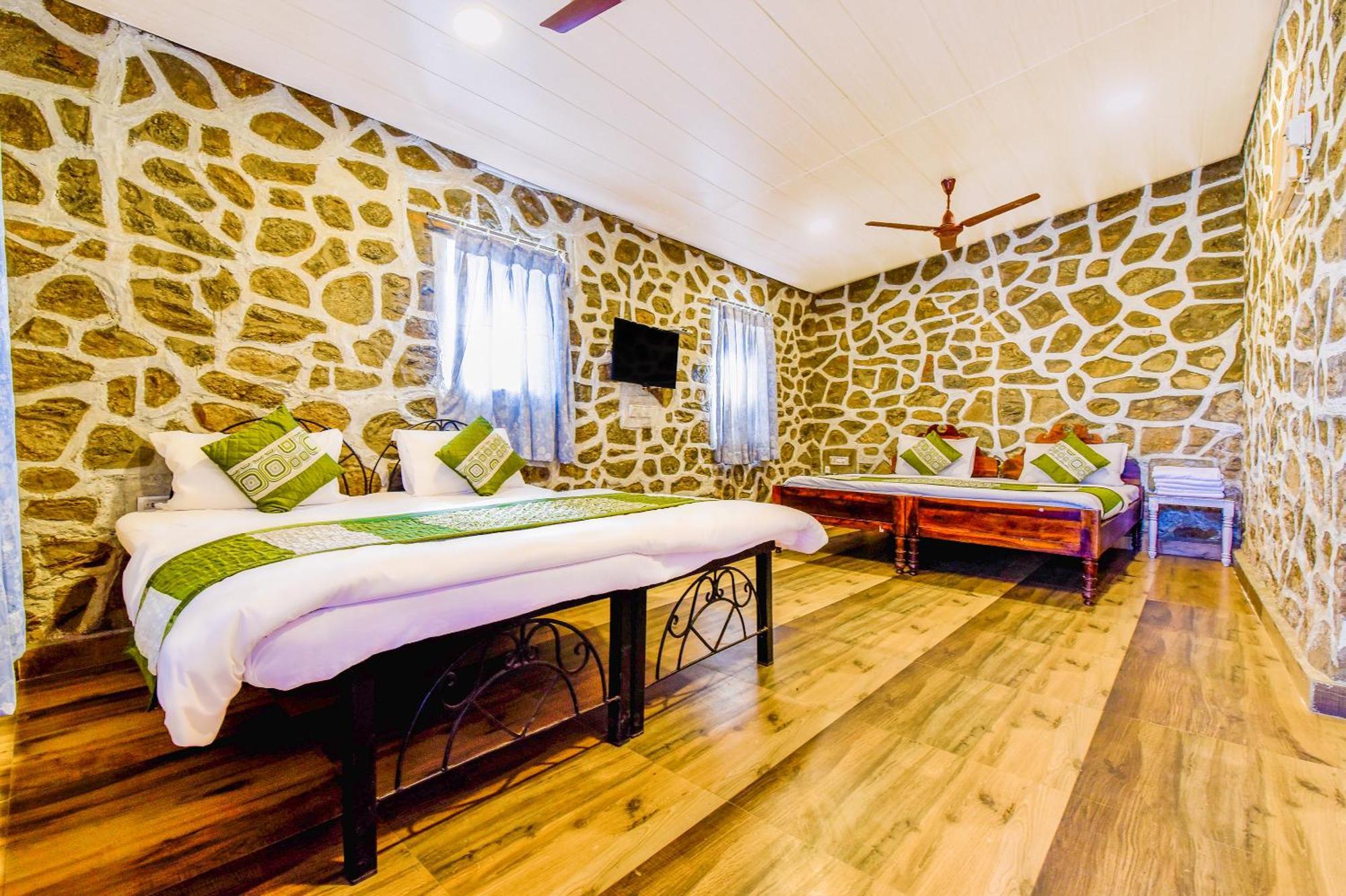 Castlle Rock, Hotel 3*