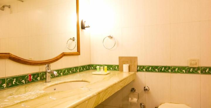 Hilltone Hotel