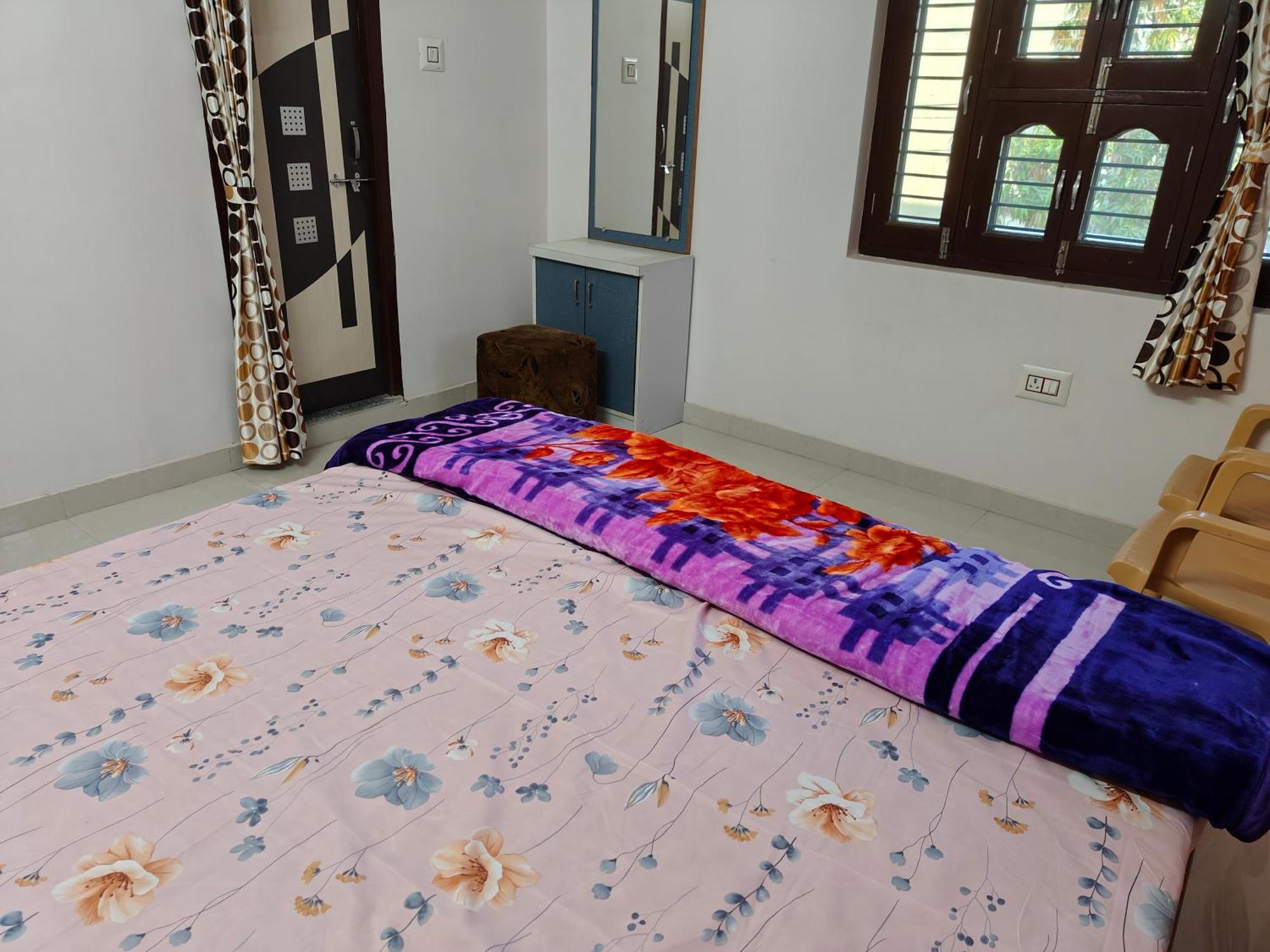 Light House Homestay *