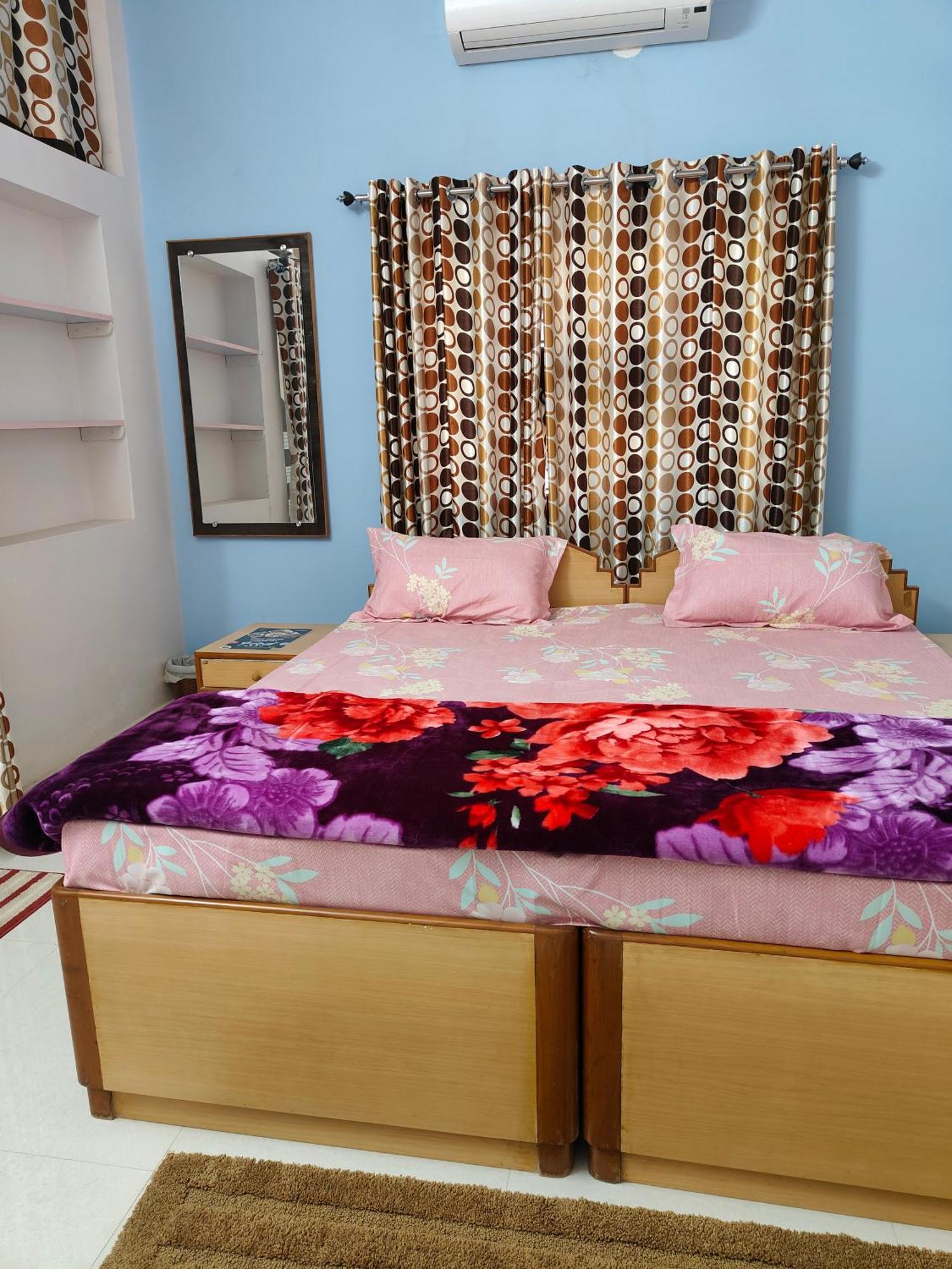 Light House Homestay *