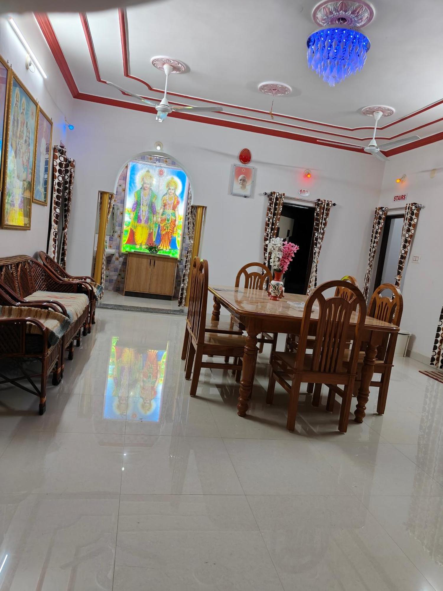 Light House Homestay *