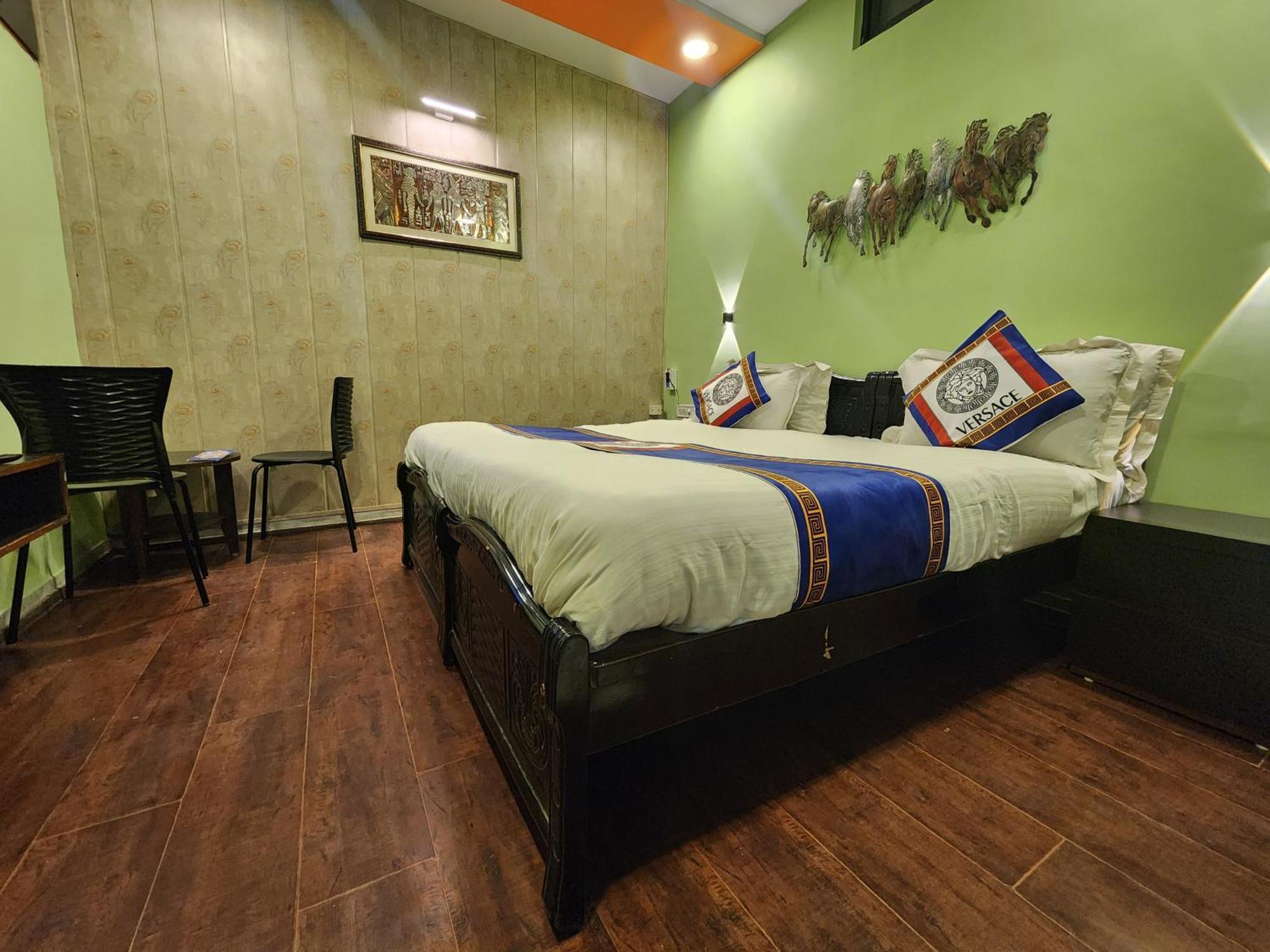 Shaleen Elegance Nakki 400 Meters Mount Abu