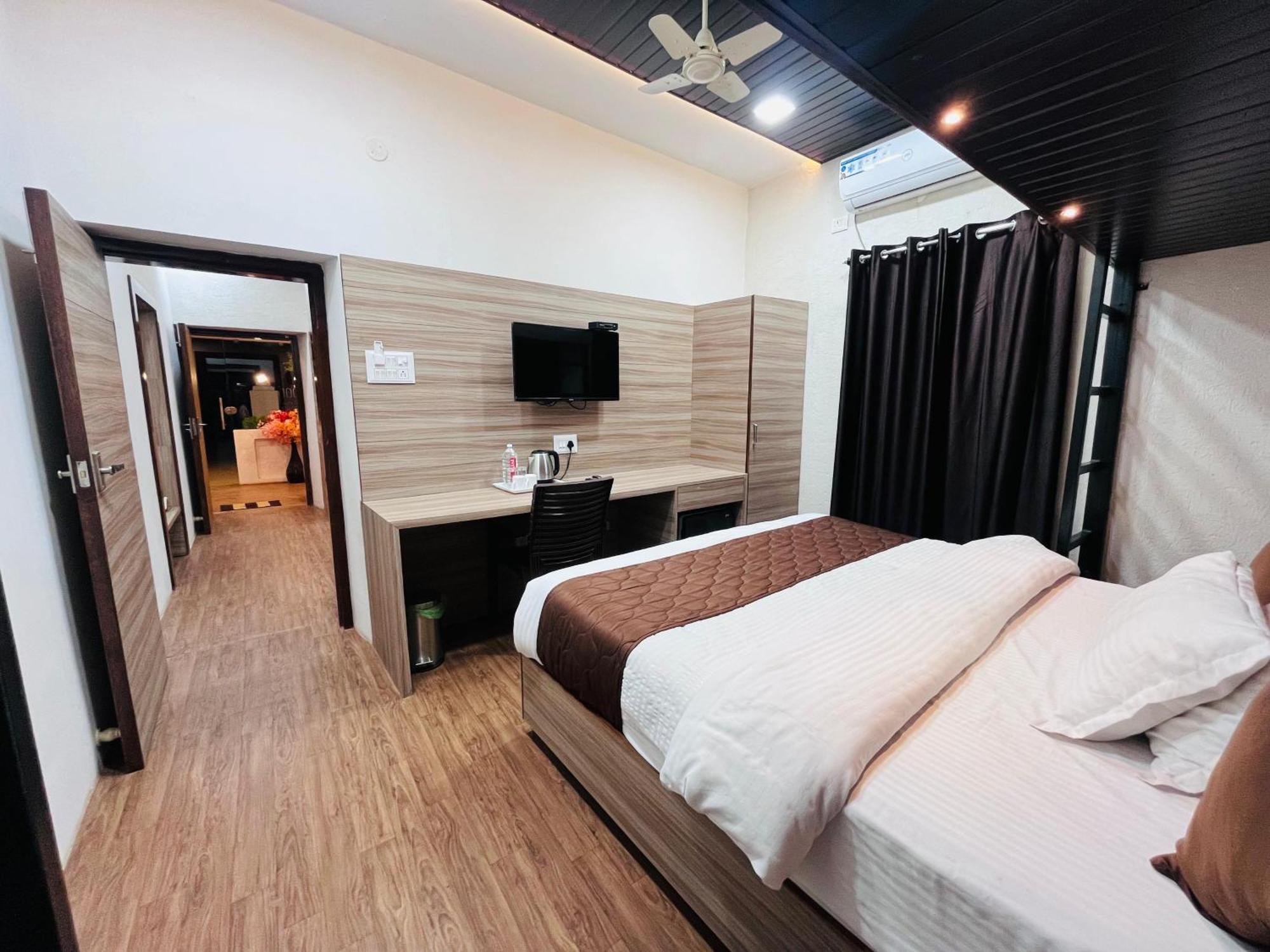 Gulmarg Residency Homestay *