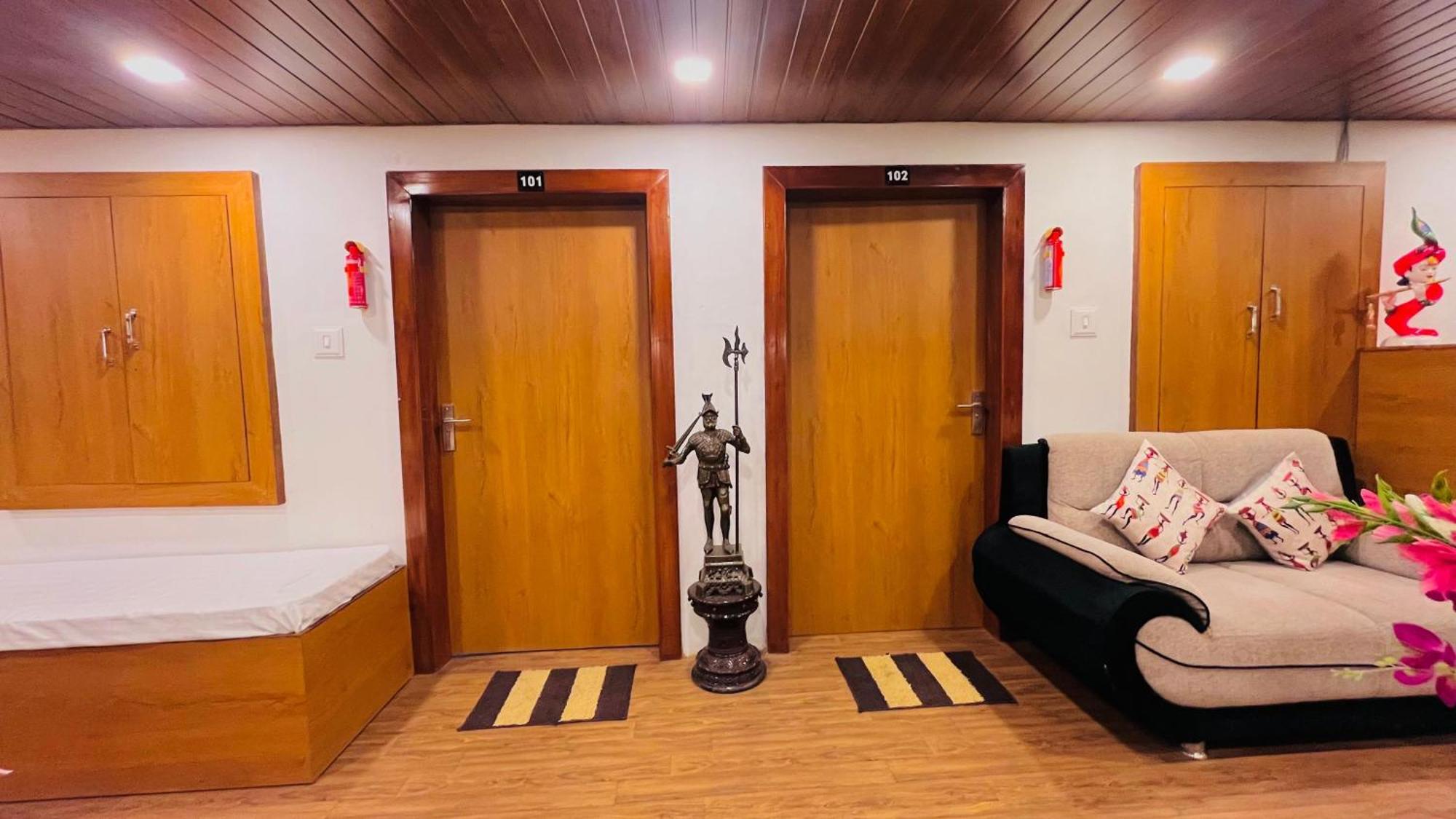 Gulmarg Residency Homestay *