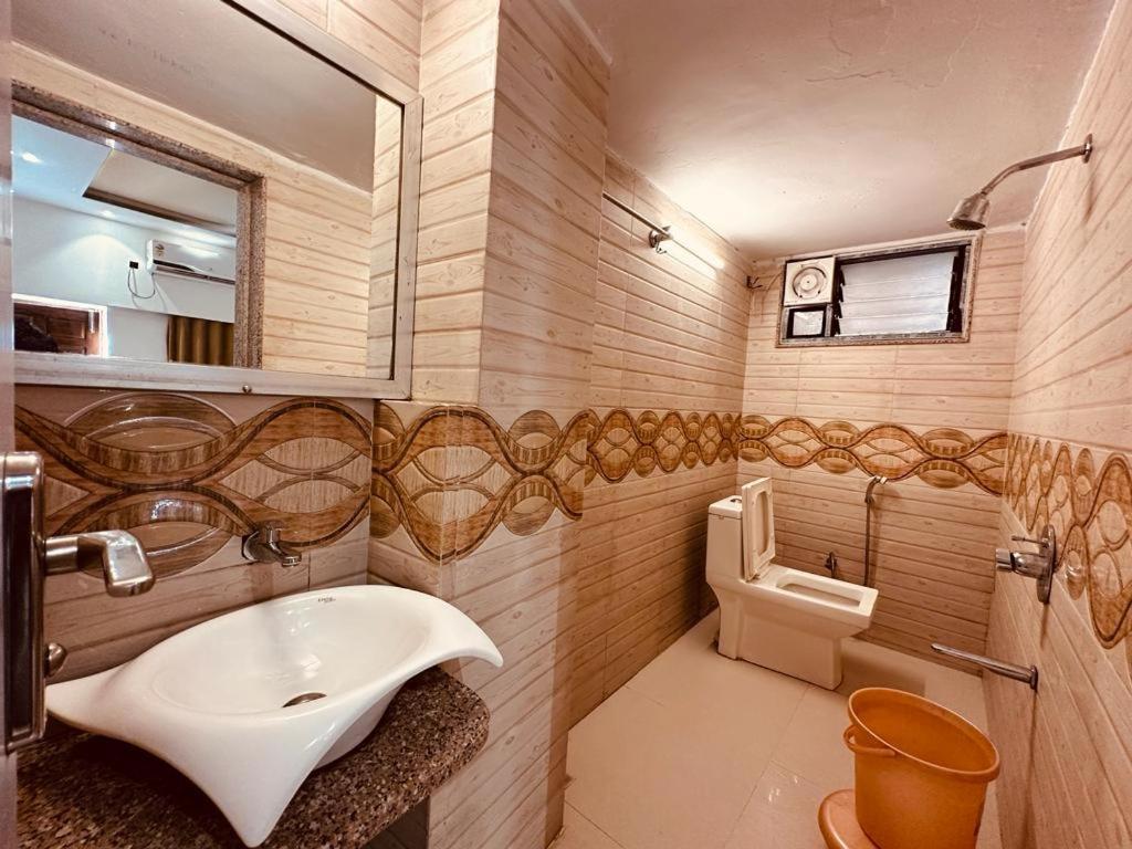 Hotel Golden Veena- Mount Abu- 1 Km From Nakki