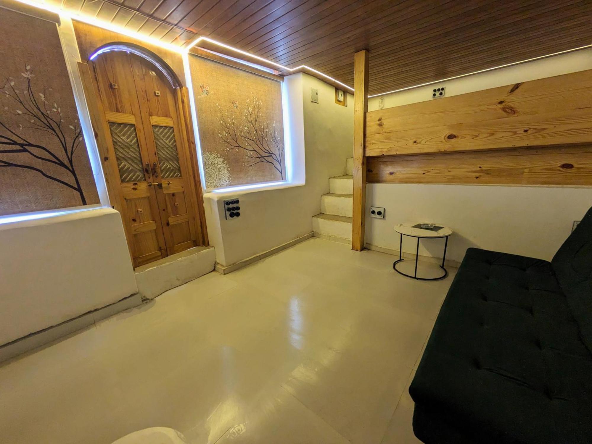 Guest house Cave Canvas *