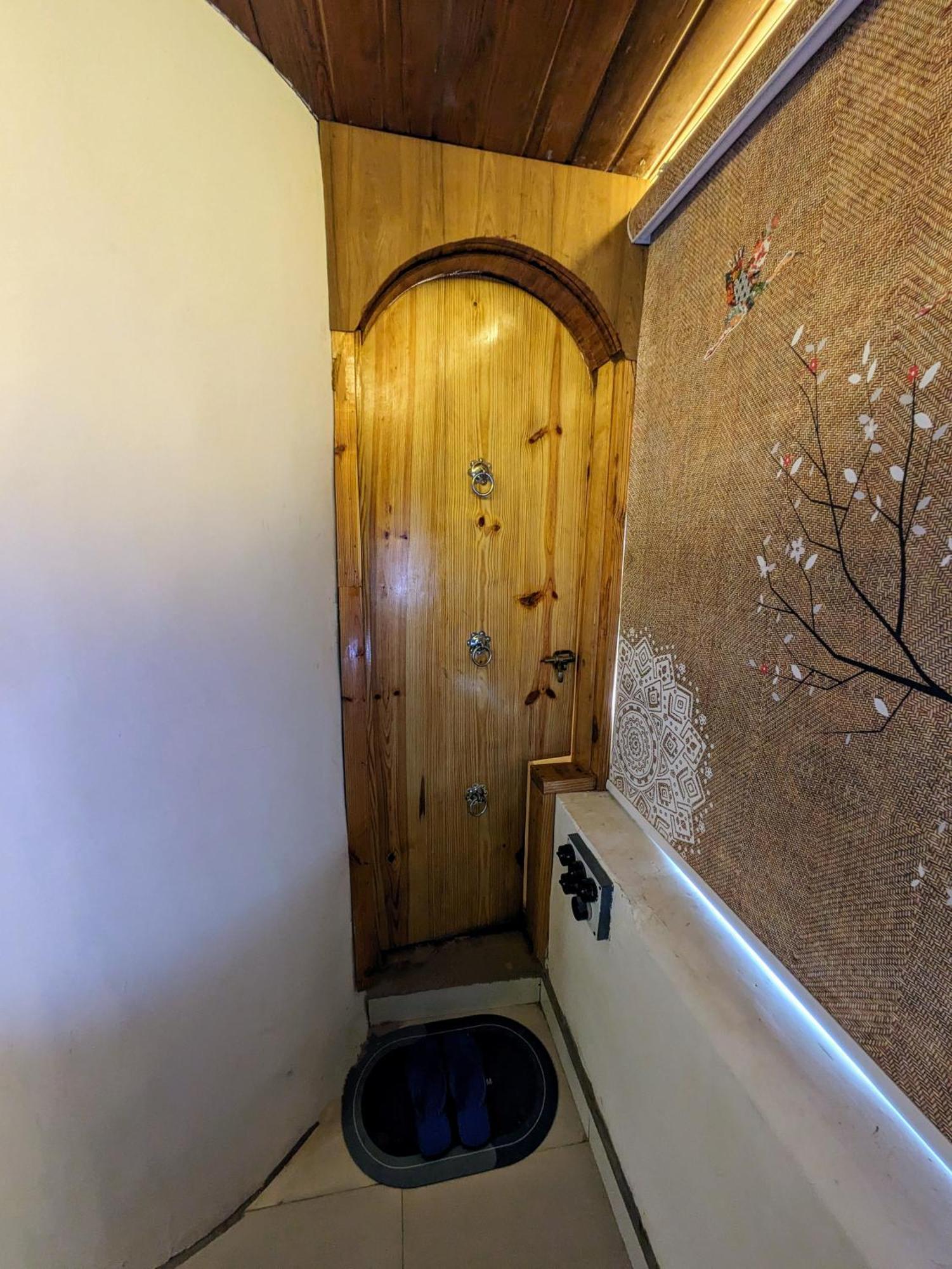 Guest house Cave Canvas *