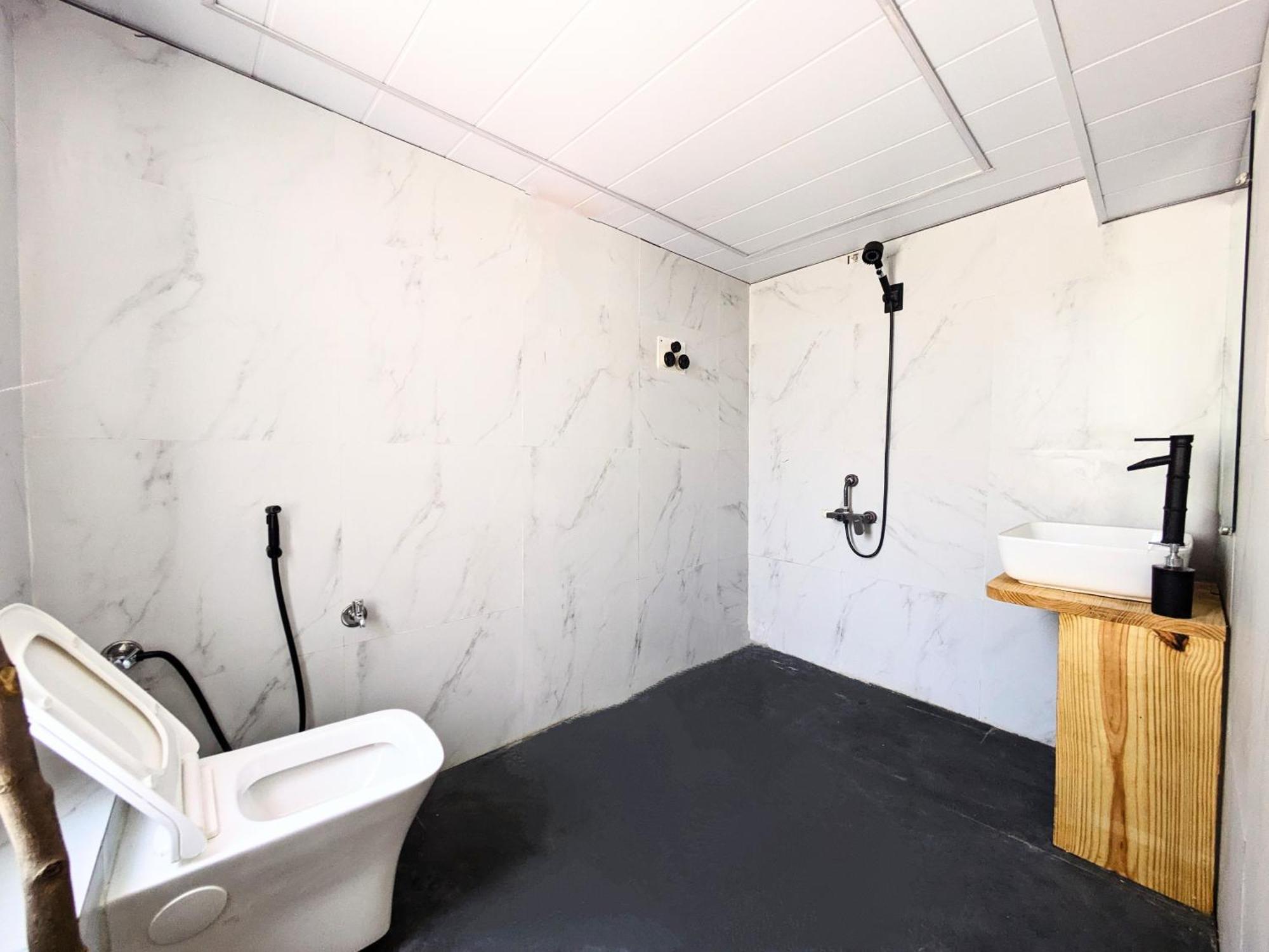 Glass Canvas Guest house *