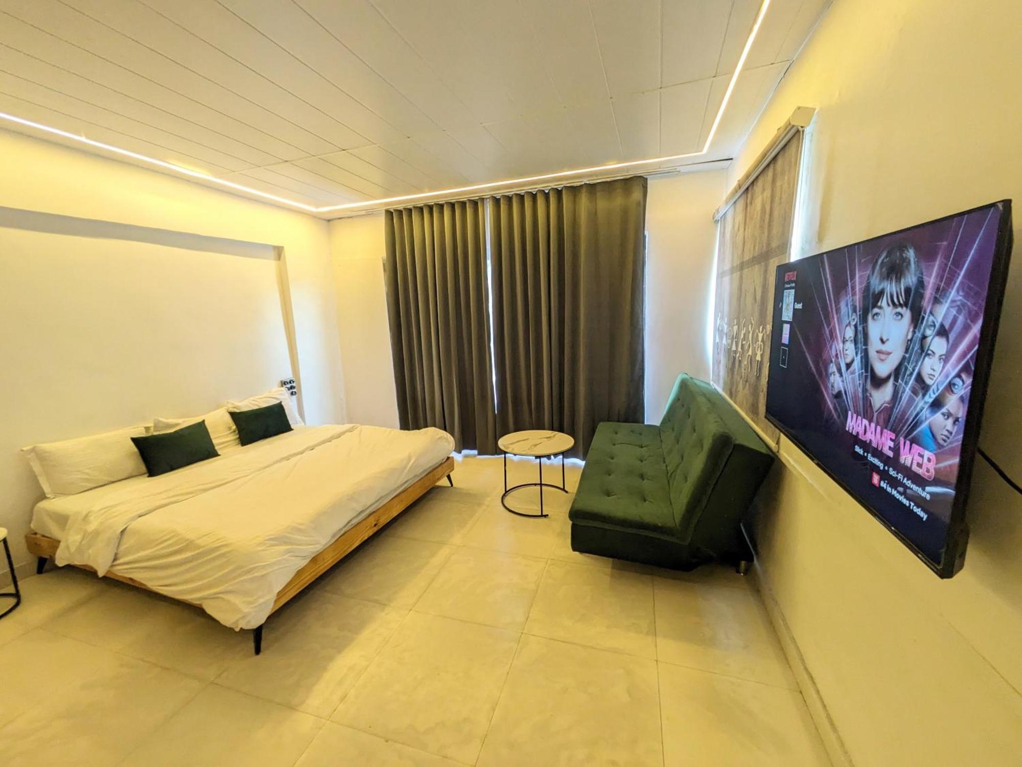 Glass Canvas * Mount Abu