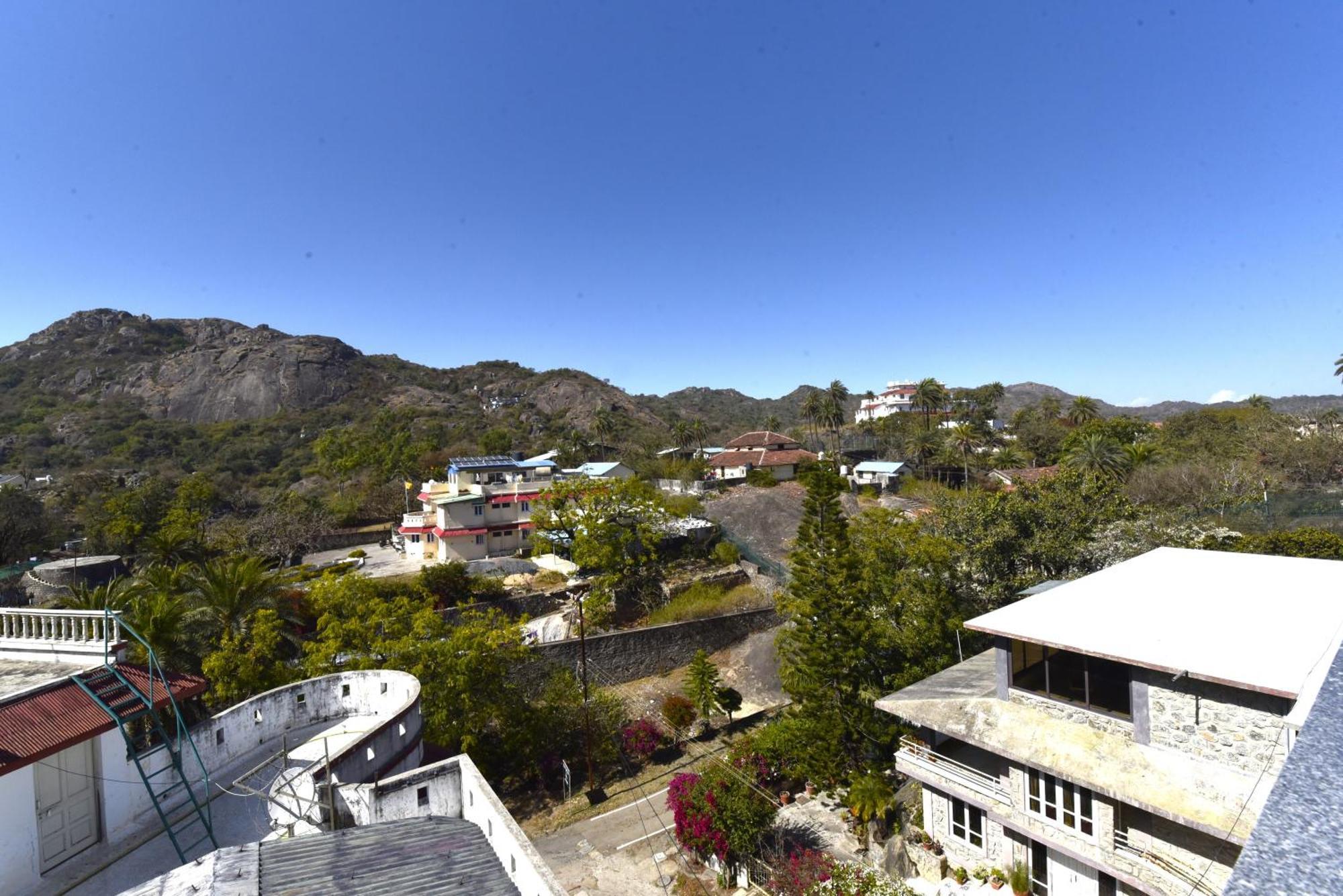 Hotel Bunglow 14, With Balcony Mount Abu