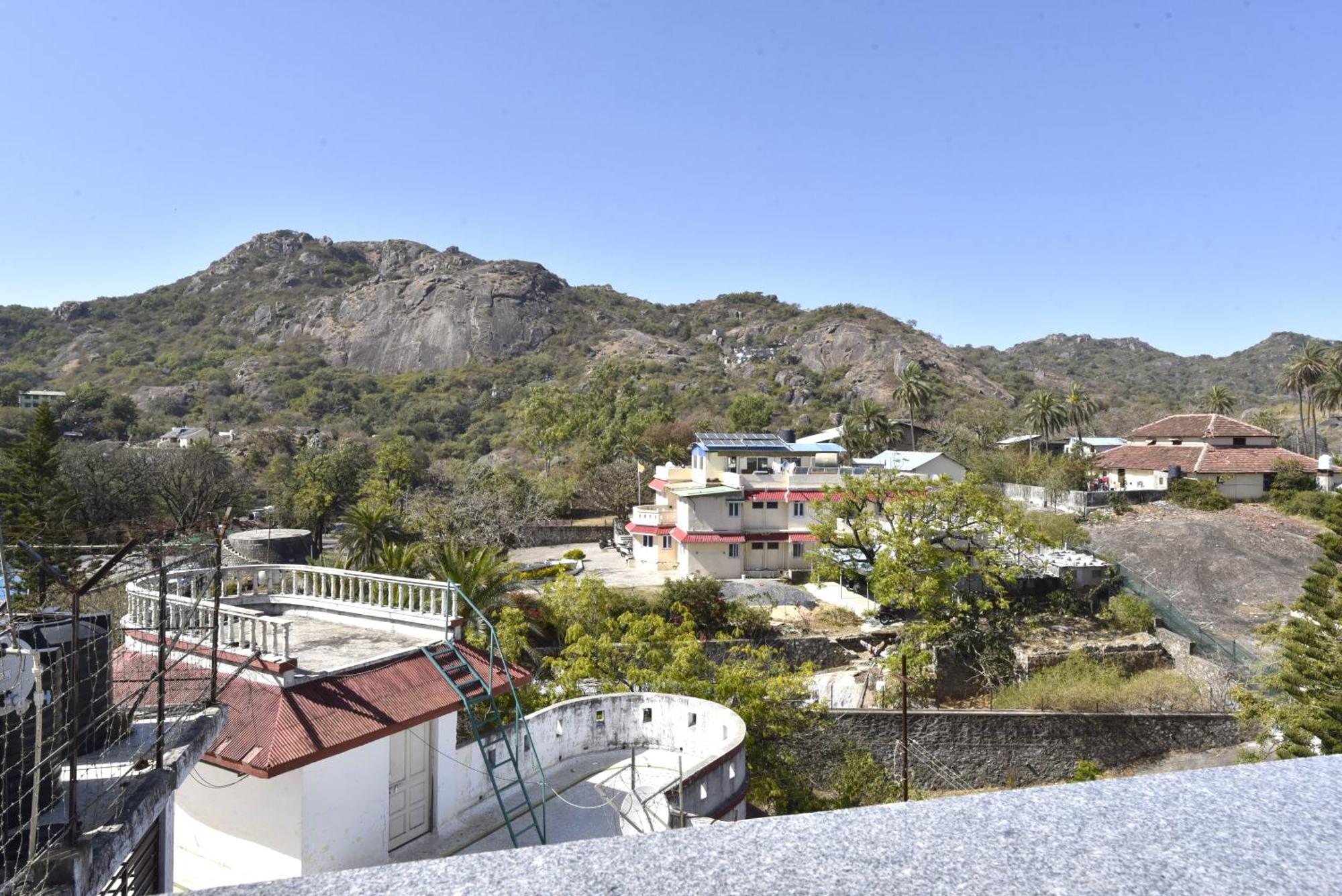 Hotel Bunglow 14, With Balcony Mount Abu