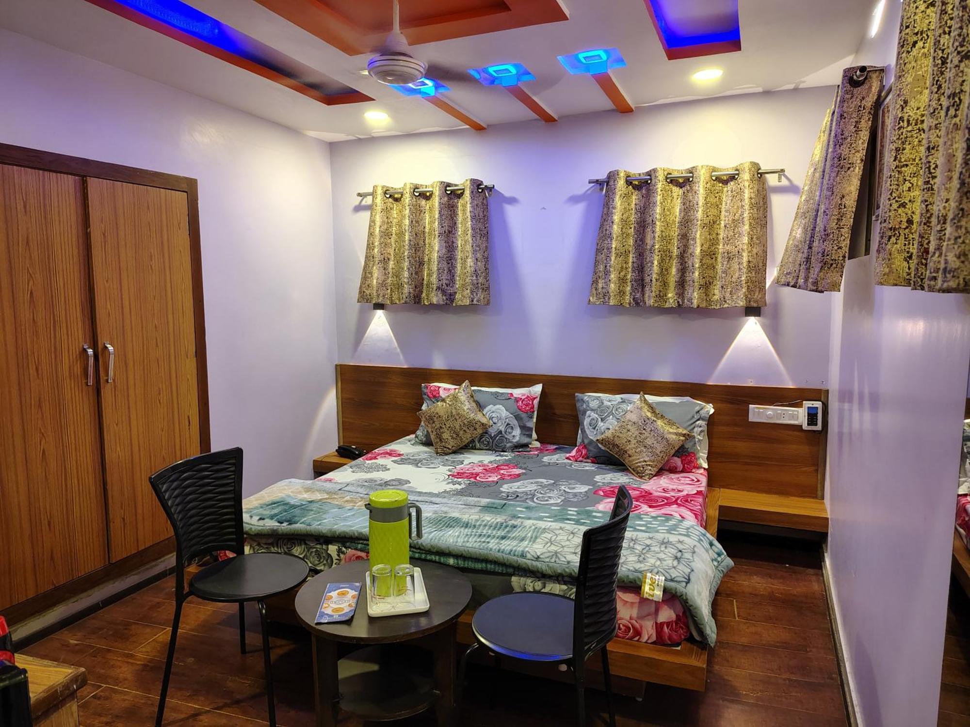 Guest house Shaleen Elegance Nakki 400 Meters