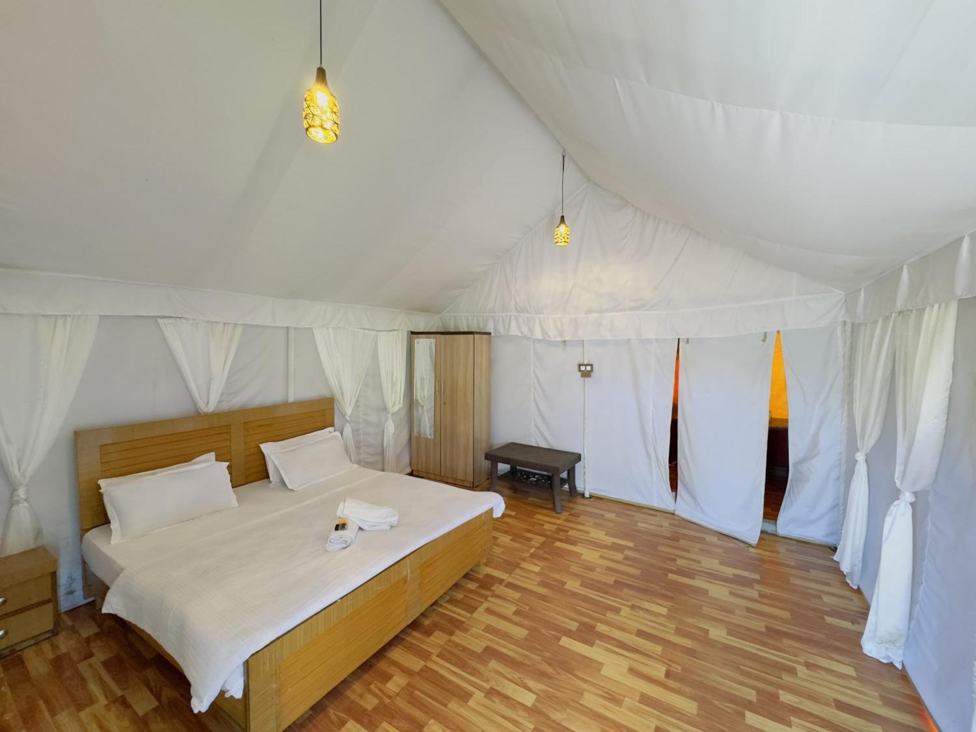Far Out Field Resort *