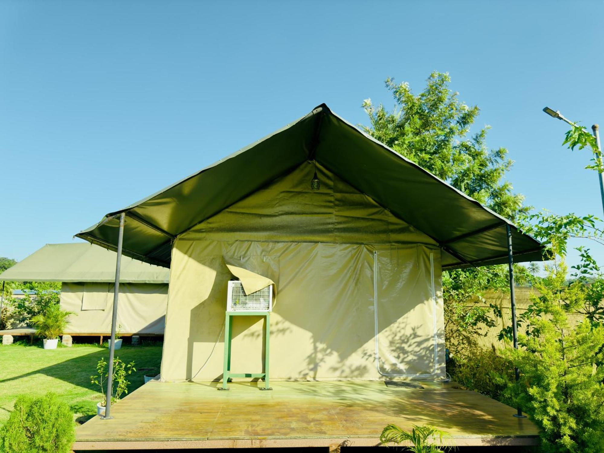 Far Out Field Resort *