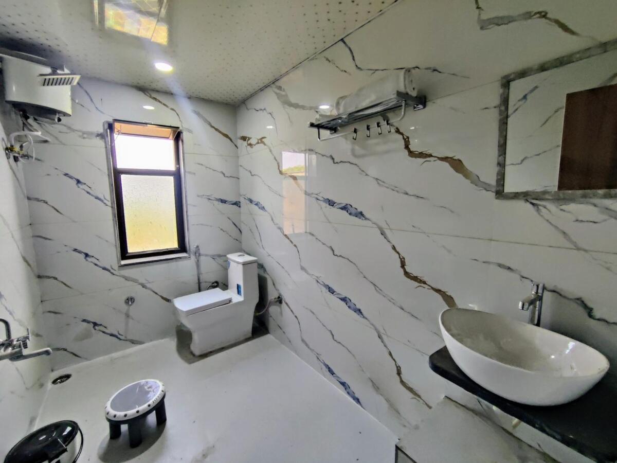 2bhk Cliff Side *