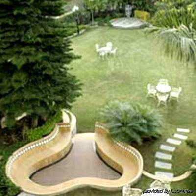 Hillock Hotel
