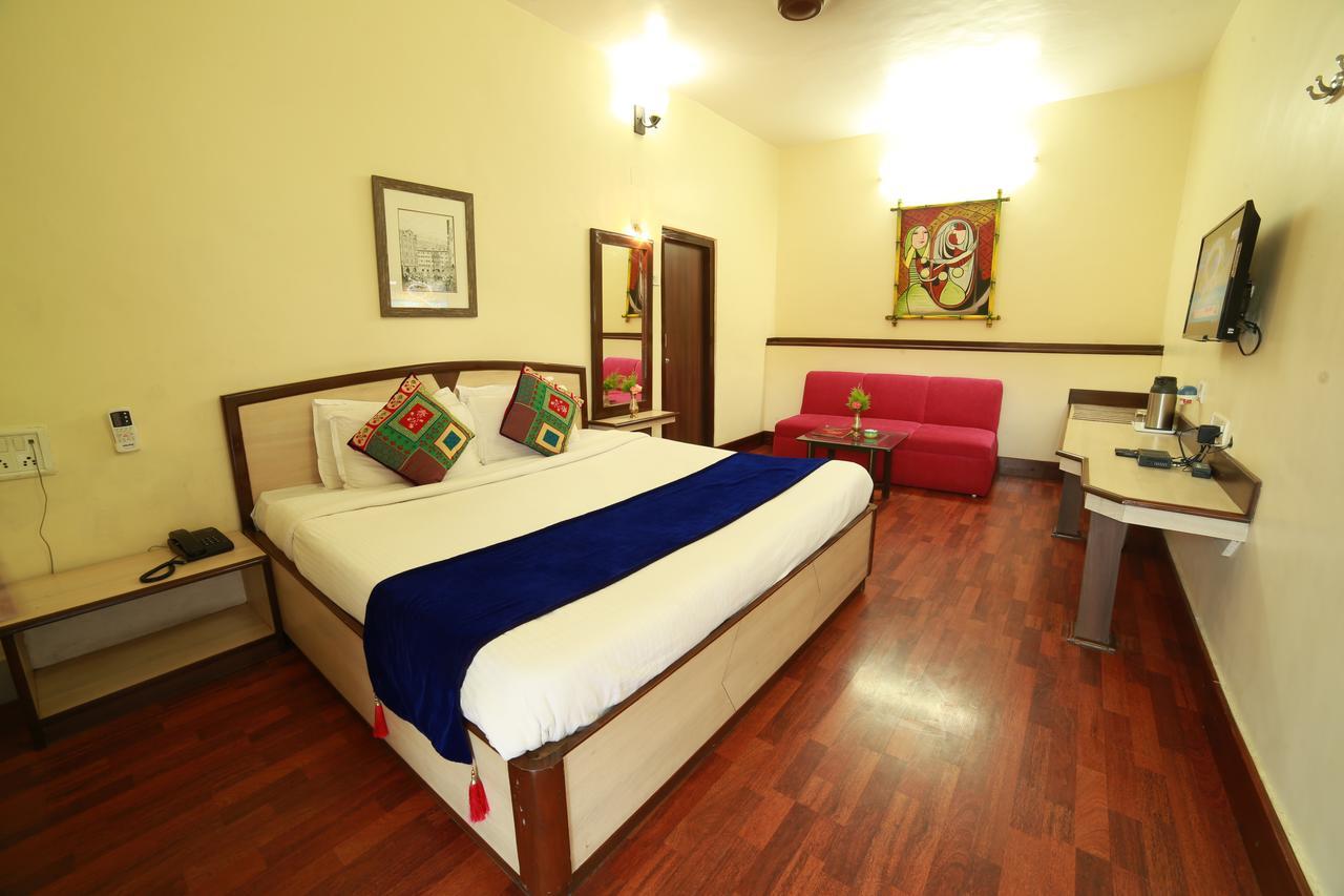 Hotel Karnavati 3*