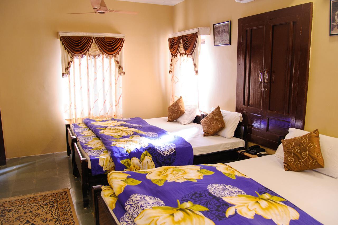 Krishna Niwas - A Heritage House Since 1924 3*