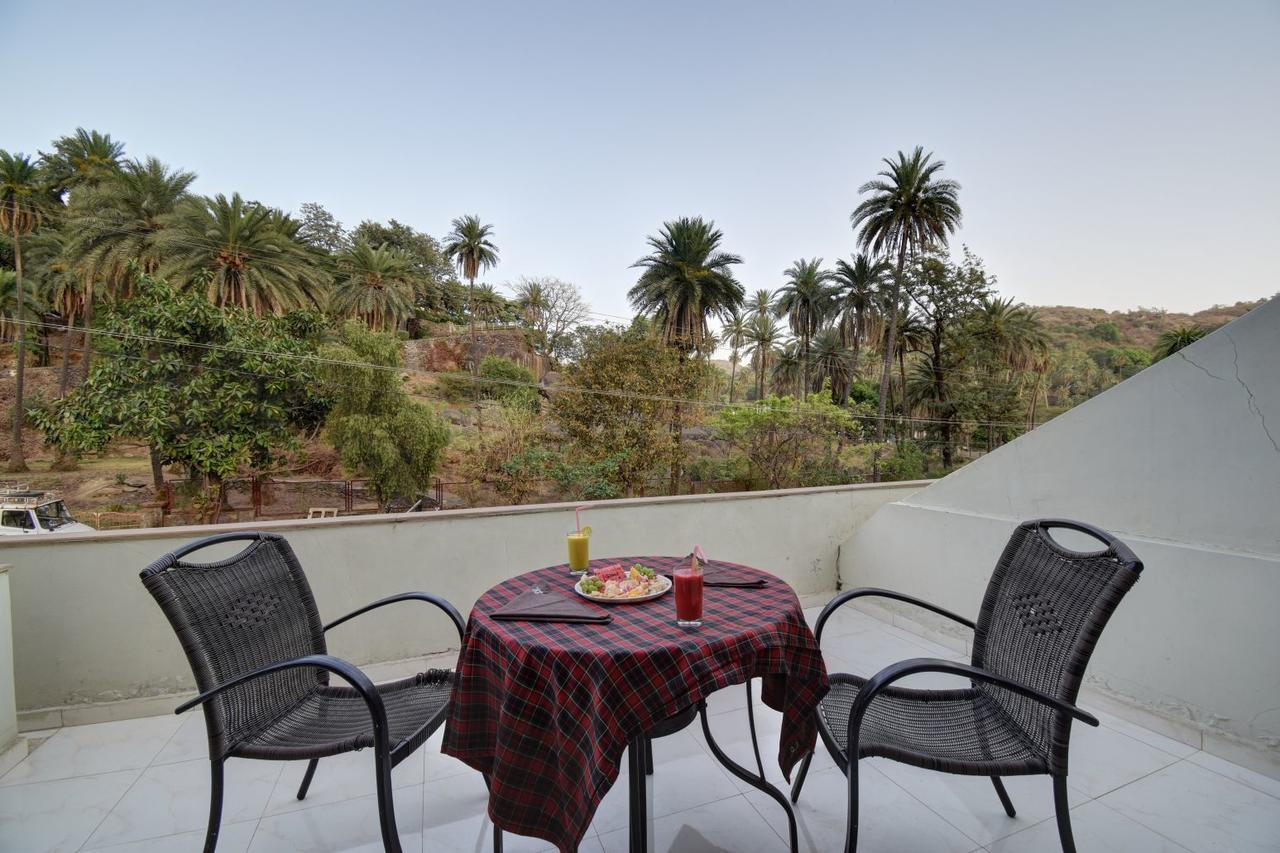 Hotel Savera Palace