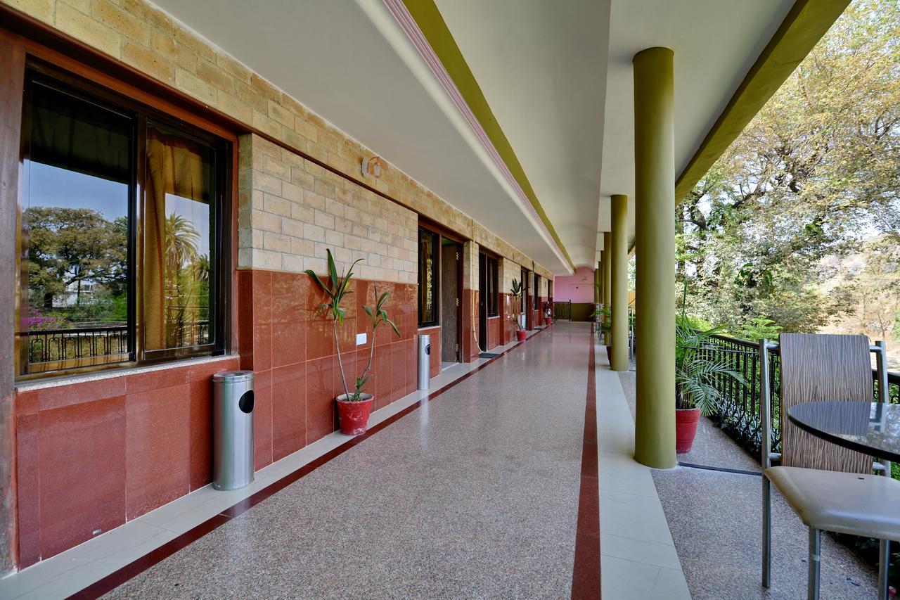 Oyo 13552 Aradhana Hotel