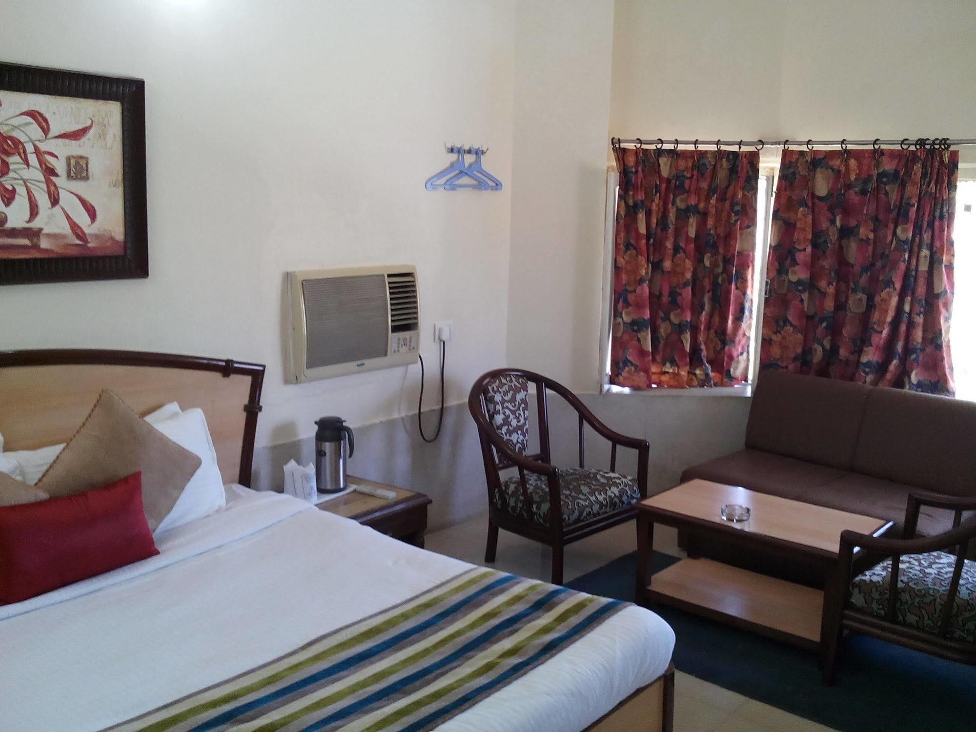 Karnavati Hotel