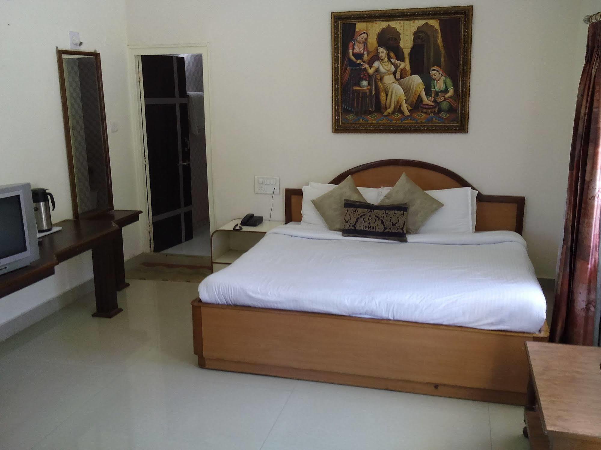 Karnavati Hotel 3*