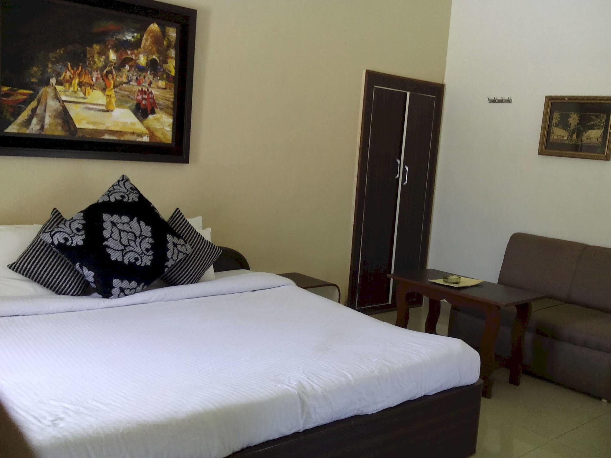 Hotel Karnavati 3*